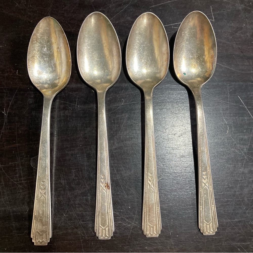 WM Rogers Oneida Friendship Medality Silver Plate Lot 4 Spoons Art Deco Tudor